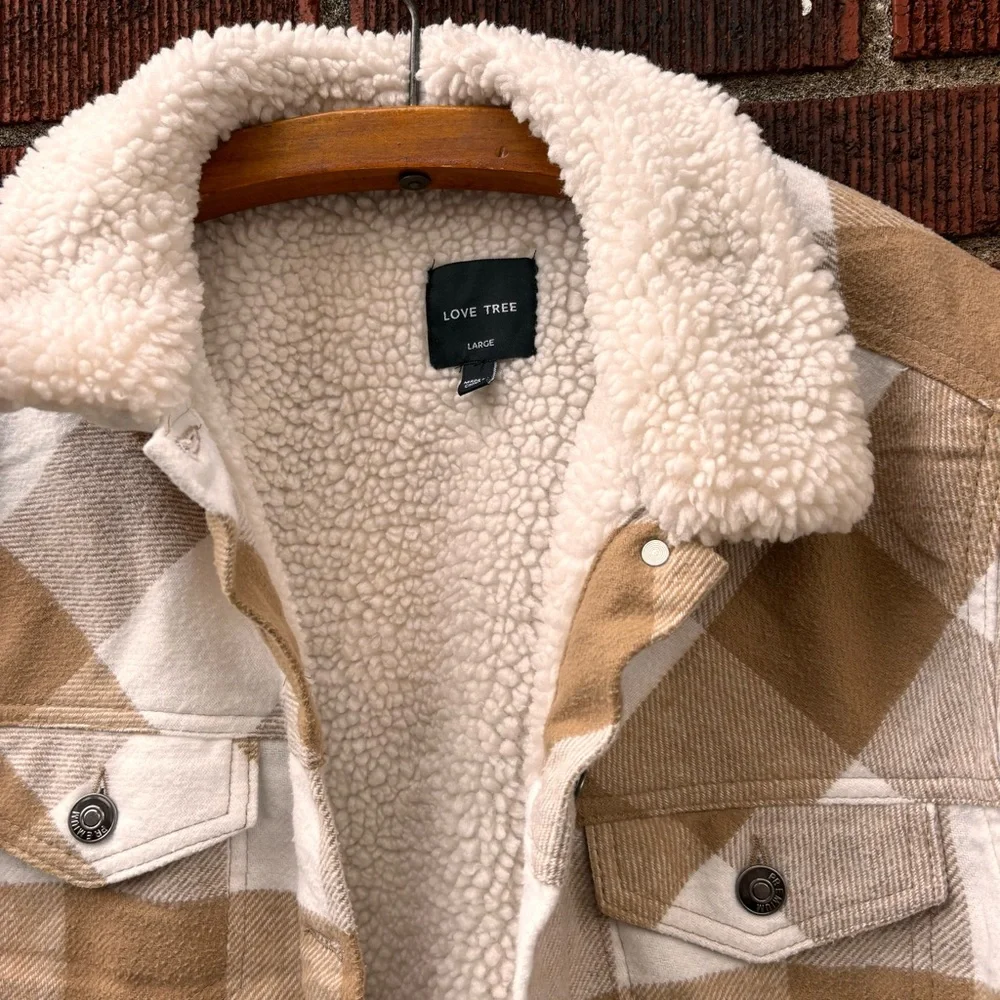 Love Tree tan and white Sherpa plaid jacket coat - Picture 2 of 8